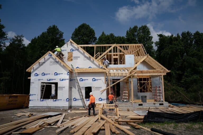 230719081030-us-new-home-construction-0615-restricted